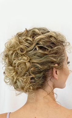 Cascading Updo, Updo For Curly Hair, Short Curly Updo, Short Curly Hair Updo, Curly Bridal Hair, Curly Hair Up, Sanggul Modern, Up Dos For Prom, Mother Of The Bride Hair