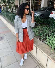 Scrunch Skirt Outfit, Stylish Work Attire With Sneakers, Business Casual Outfits For Work Simple, Pleated Skirt Outfit Work, Pleated Skirt And Sneakers, Fashionable Work Outfit, Modesty Outfits, Stylish Work Attire, Business Casual Outfits For Work