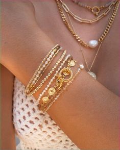 Mixed Bracelet Stack, Golden Bracelet Stack, Stackable Gold Bracelets, Cool Tone Jewelry, Bracelet Stack Inspo Gold, Classy Gold Bracelet, Gold Jewelry For Women, Gold Bracelet Beads, Gold Bracelet With Pearls