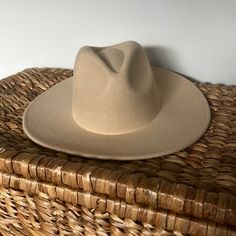 Checkout - Poshmark Cream Felt Hat For Fall Beach Outings, Casual Beige Felt Hat For The Beach, Casual Beige Felt Hat For Beach, Casual Cream Felt Hat For Spring, Beige Summer Felt Hat, One Size Fits Most, Fitted Beige Felt Hat For The Beach, Tan Hat, Round Hat, Hats For Women