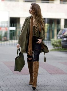 Women's Jeans Outfit With Knee High Boots 2019 - Want to find the hottest new pair of knee high boots to wear with your new womens jeans outfits? check out our website & find all the most fashionable syles boots for fall 2019. #kneehighboots #womensboots #heels #womensshoes Brown Boots Outfit, Fall Boots Outfit, High Boots Outfit, Brown Knee High Boots, Army Green Jacket, Spring Look, Brown Outfit, Black Denim Jeans, Inspired Outfits