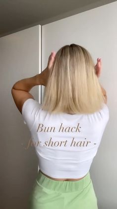 Daily Hair Tutorials 💇‍♀️ | Bun hack for short hair 😍💕 (By @everydayscrunchie )💝 Here you get amazing hair style ideas and learn simple beautiful hair styles… | Instagram Bun Hack For Short Hair, Bun Hack, Short Hair Updo Tutorial, Short Hair Up, Short Hair Bun, Natural Hair Tutorials, Hair Bun Tutorial, Hair Upstyles, Easy Hair Updos