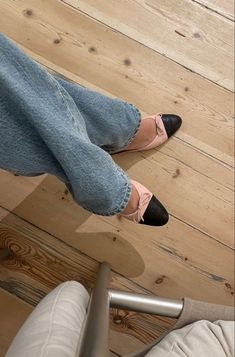 Ballet Flats Outfit, Chanel Flats, Quoi Porter, Flats Outfit, Pink Aura, Old Money Aesthetic