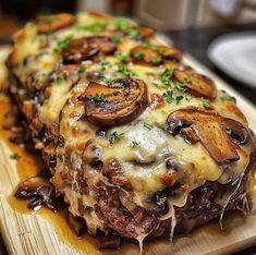 Cheese Meatloaf, French Onion Meatloaf, Cheesy Potato Bake, Baked Meatloaf, Cheese Stuffed Meatloaf, Gordon Ramsay Recipe, Meatloaf Ingredients, Potatoe Casserole Recipes, Creamy Parmesan