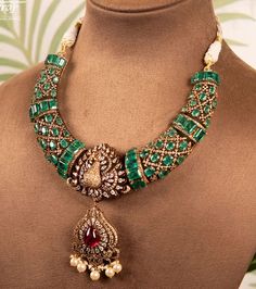 Evening Saree, Egyptian Inspired Jewelry, Mughal Jewelry, Fashion Jewelry Necklaces Gold, Statement Jewelry Necklace, Color Stones Jewelry, Kundan Jewellery Bridal, Victorian Jewellery