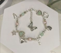 Bff Charm Bracelets, Shabby Chic Bracelets, Pretty Charm Bracelets, Aesthetic Green Accessories, Cute Bracelet Diy, Green Aesthetic Bracelets, Fairycore Aesthetic Jewelry, Beaded Bracelets Charms, Green And Pink Bracelet