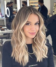 Blonde Hair With Roots, Rambut Brunette, Summer Blonde Hair, Blonde Hair Transformations, Ombre Hair Blonde, Dark Roots Blonde Hair, Balayage Blonde, Brown Hair Balayage, Blonde Hair Inspiration