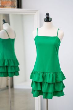 A mannequin in a 60s inspired silhouette, flirty ruffle skirt, and twiggy charm, this is one retro look that will never go out of style. Formal Holiday Dress, Holiday Formal Dresses, Fall Ball, Green Fits, Winter Formal, Classic Fashion, Fashion Today, Ruffle Skirt, Retro Look