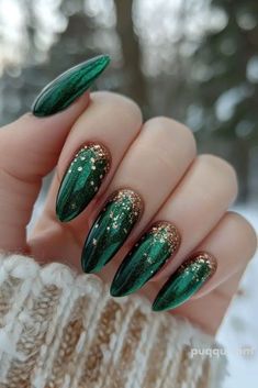 Gold Holiday Nails, Emerald Nails, Green Nail Art, Gold Nail Designs, Green Nail Designs, Green Nail, Pearl Nails, Sparkle Nails, Festival Nails