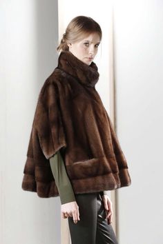 Fur Poncho, Classic Style Outfits, Fur Cape, Cape Coat, Fashion Portrait, Mink Fur