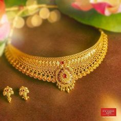 Neck Designs Gold Jewellery, Indian Gold Choker Necklace Design, Jwellary Design For Wedding, Gold Jwellary Design Bridal, Chokar Gold Set, Kiara Advani Jug Jug Jiyo Outfits, Gold Necklace Indian Bridal Jewelry Choker, Gold Bridal Earrings Indian, Gold Necklace Indian Bridal Jewelry Wedding