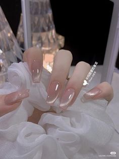 Glitter Nails Transparent, Cat Eye Natural Nails, Moonstone Nails Acrylic, Pink Magnetic Nails Design, Nail Art Inspo Aesthetic 2024, Clear Cat Eye Nails, Glossy Nails Acrylic, Glass Cat Eye Nails, Sheer Nail Designs