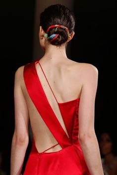 Sophie Theallet Spring 2014 RTW - Cut away back detail Fashion Details Inspiration, Latest Ankara Gown, Sophie Theallet, Model Citizen, Winter Typ, Plus Size Prom, Plus Size Prom Dresses, Cheap Prom Dresses