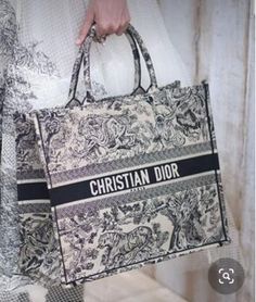 Dior Tote Bag, Dior Purse, Christian Dior Bag, Bags Luxury, Handbag Heaven, Dior Handbags, Cute Purses