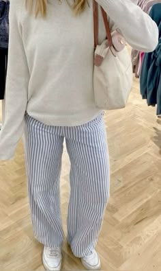 Swedish Summer Outfits, Blue And White Striped Pants Outfit, Blue Striped Pants Outfit, Stripped Pants Outfit, White Striped Pants Outfit, Stripe Pants Outfit, Scandinavian Outfit, Stockholm Stil, Sweat Gris