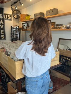 Medium Length Hair With Layers V Shape, Layered Short Brown Hair, Old Money Haircut Women Medium, V Cut Medium Length Hair, Layered Hair Fine Hair, Granola Girl Haircut, Layered V Cut Hair Medium, Mid Back Haircut, Layered Hair Not Styled