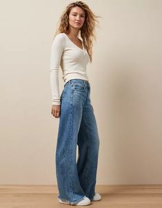 AE Dreamy Drape Super High-Waisted Baggy Wide-Leg Jean American Eagle Wide Leg Jeans, Wide Leg High Rise Jeans Outfit, High Waisted Baggy Jeans Outfit, Baggy Wide Leg Jeans Outfit, Jeans Styling, High Waisted Baggy Jeans, High Waisted Jeans Outfit, Linen Style Fashion, Cutest Clothes