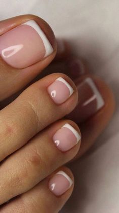 Oh wow, I'm totally loving these short classy nails! Classy Toe Nail Colors, Short Classy Nails, French Toe Nails, Natural Nails Manicure, Bee Nails, Feet Nail Design, Bridesmaids Nails, Simple Gel Nails