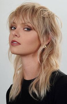 Midlength Shag Mullet, Grunge Shag Haircut Medium, Mullet In A Ponytail, Miley Mullet, Edgy Shag Haircut With Bangs, Wolf Cut With Micro Bangs, 80s Shag Haircut, Mullet Long Hair, Mullet Haircut Woman