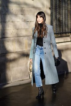 Las cinco claves de estilo de la parisina de la que todos hablan (y no es Jeanne Damas) Vetement Hippie Chic, Jeanne Damas, Moda Paris, Elegante Casual, Looks Street Style, Coat Outfits, Looks Chic, 가을 패션, Looks Style