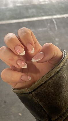 french tips with flower design #frenchtipnails #nailinspo #nailart #holidaynails Round Nails With Flowers, Nail Art Ideas French Tip, Flowers With French Tip, Gel Nails Ideas Flowers, French Nails W Design, Cute Flower French Tip Nails, Flower Nail Art French Tip, Tips With Design Nails, Light Pink French Tips With Flowers