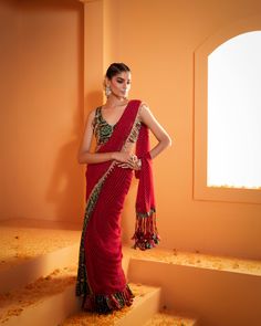 Introducing our striking Red Lehriya Drape Saree with Artsilk Bandhani and Shell detailing, accompanied by a Green Print Bandhani Blouse adorned with Shells and Fringes – a captivating ensemble that seamlessly merges traditional aesthetics with contemporary charm. Bandhani Blouse, Plain Chiffon Saree, Saree Blouse Design, Drape Saree, Saree Design, Chiffon Saree, Feminine Beauty, Green Print, Blouse Design