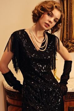 Pair this 1920s satin gloves with your favorite flapper costume, get ready to dance the night away at the Gatsby party. Features: Mesh and glitter 20.5 inch / 52cm long Pull on closure Full finger gloves The Roaring 20s Fashion, Gatsby Fashion Women, 1920 Outfits Women, 1920s Bootlegger, 20s Theme Party Outfit, 1920s Gloves, 20s Inspired Outfits, 1920s Party Outfit, Great Gatsby Outfit