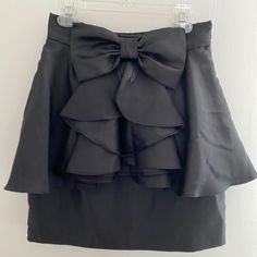 Adorable Bow Black Skirt, Never Worn Nwt Chic Ruffled Skort For Party, Elegant Ruffled Skort For Party, Trendy Party Skort With Ruffled Skirt, Trendy Ruffled Skort For Party, Chic Party Skort With Flowy Skirt, Chic Party Skort With Tiered Skirt, Chic Flowy Skort For Party, Forever 21 Mini Skirt For Night Out, High Waist Ruffled Skort For Party