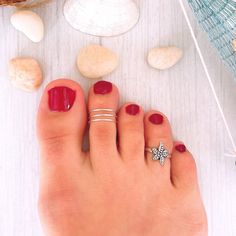 "Minimalist and stylish Sterling Silver toe ring with three smooth parallel bands. It is adjustable so it can be opened and squeezed to get the best fit. You can also wear it on your fingers, as a pinky ring, or above the knuckle as a midi ring. Perfect for daily use. It's a good gift option. 👉🏼Features: ★ Material: genuine 925 Sterling Silver. ★ Hypoallergenic. 100% nickel-free and lead-free. ★ Adjustable: It is open at the back so that you can easily adjust it to your toe and get the best fi Sterling Silver Toe Rings, Silver Sea, Silver Toe Rings, Midi Ring, Sea Star, Knuckle Rings, Midi Rings, Toe Ring, Foot Jewelry