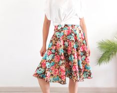 Amazing vintage 80's 90's bright blue and pink floral circle skirt with midi length. This vintage romantic floral skirt is flared and high wide waistband with buttons and zip closure. The vintage roses flower print flared skirt you can wear it for a cocktail skirt or for a casual style, feels like blend Cotton and polyester fabric, the fabric is fine and tight with fluidity and volume. The skirt is size Large, the contour waist fit is 31,4 inches (80 cm) ** MEASURES FLAT ** Waist 15,7 in // 40 c Fitted Rose Print Skirt For Summer, Fitted Gathered Skirt Bottoms For Garden Party, Fitted Gathered Skirt For Garden Party, Vintage A-line Summer Bottoms, Summer Full Skirt For Garden Party, Fitted Flared Skirt For Garden Party, Full Skirt For Summer Garden Party, Summer Garden Party Full Skirt, Cocktail Skirt