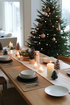 Štědrý Den, Minimalist Christmas Decor, Cozy Christmas Decor, Christmas Apartment, Neutral Christmas Decor, Christmas Decor Inspiration, Simple Christmas Decor, Christmas Themes Decorations, Christmas Interiors