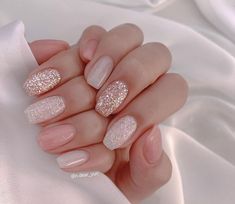 Joy Nails, Sparkle Nail Designs, Cute Pink Nails, Pink Glitter Nails, Glittery Nails, Pink Manicure, Manicure Inspiration, Pink Nail Designs