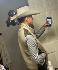 Takuache Fits Men, Men Rancho Outfit, Taquache Outfits Guy, Vaquero Outfit Mexican Men, Vaquero Guys, Narcos Outfit Woman, Hoco Fits