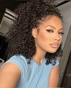 Pelo Afro, Natural Curls Hairstyles, Hairdos For Curly Hair, Hair Laid, Natural Hair Inspiration, Hair Crush, Baddie Hairstyles, Long Curly Hair, Hair Journey