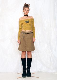 Introducing the Y2K vintage midi skirt - it's like experiencing the (not so) fabulous fashion era all over again. Slip into this beige microcord beauty and relive the days of regrettable hairstyles and avocado-shaped cellphones. Features: - two pockets - zip closure - 98% cotton, 2% elastane Every item we manage is cleaned and, when necessary, repaired, ensuring it arrives to you in top condition. Our model, Kisa is 180 cm / 70.2" tall and she's a size M. Size: M / US 6 / UK 10 / IT 42 Other siz Y2k Style Winter Mini Skirt, Y2k Cotton Mini Skirt For Fall, Y2k Style Fitted Brown Skirt, Y2k Style Brown Skirt For Spring, Spring Fitted Y2k Cargo Skirt, Y2k Brown Skirt For Spring, Fitted Y2k Style Cargo Skirt For Spring, Brown Fitted Y2k Skirt, Fitted Y2k Cargo Skirt For Spring