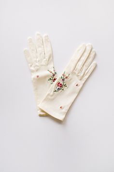 vintage 1950s crewel embroidered gloves Embroidered Gloves, Magic Clothes, Elegant Gloves, Vintage Gloves, Adored Vintage