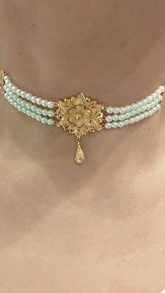 Light Weight Gold Pearl Necklace, Pola Necklace Gold, Moroccan Gold Jewelry, Chokar Design Jewelry In Gold, Eid Jewellery, Gold Set Design, Antique Pearl Necklace, Dance Ornaments, Stones Rings