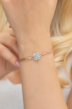 925 Sterling Silver Rose Gold Plated Aquamarine Stone Clover Bracelet ♥ ✔️Metal Used: 925 Sterling Silver ✔️Weight : 3,90 Gr ✔️Chain Length : 17+4 Cm ✔️Stone Type : Zircon & Aquamarine ✔️Coating : Rose Gold Plated ⚠️Care: It does not darken as long as contact with substances such as Perfume, Water, Alcohol, Cream, Bleach is avoided. -NRZ998504 Delicate Rose Gold Bracelet As Gift For Her, Elegant Birthstone Bracelets, Dainty Bracelet For Her, Flower Shaped Bracelets For Her, Elegant Blue Flower Bracelets, Delicate Rose Gold Sterling Silver Bracelets, Delicate Rose Gold Sterling Silver Bracelet, Flower Shaped Anniversary Bracelets, Delicate Rose Gold Birthstone Bracelets