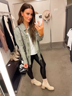 Combat Boot Outfit, Outfit Botas, Fall Boots Outfit, Booties Outfit, Look Jean, Trendy Outfit Ideas, Beige Outfit, Trendy Outfit