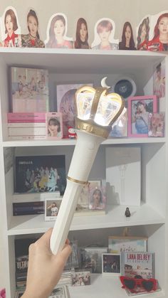 Loona 
Orbit 
Lightstick 
Kpop twice Loona Lightstick, Lana Del Rey Tour, Kpop Room, Love K, Tour Merch, Lana Del Rey, Room Inspiration, Hello Kitty