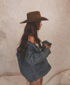 Western Photoshoot Outfits, Country Fall Outfits, Hairstylist Branding, Free People Aesthetic