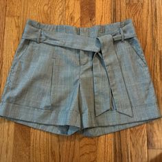 Anthropologie Women’s Mid-Rise Dress Shorts Size 6 In Grey Glen Plaid. Pleated Detail In Front And Zip Closure. Tie Belt Included. Side Pocket And Back Slit Pockets. Brand New With Tag And Extra Button. Rise: 9.5in Inseam: 5in Dress Shorts, Glen Plaid, Tie Belt, Side Pocket, Mid Rise, Anthropologie, Short Dresses, Plaid, Size 6