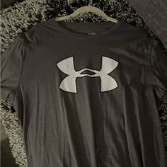 Nwot -Mens Xl Under Armour Short Sleeve T-Shirt Under Armour White T-shirt With Graphic Print, White Under Armour T-shirt With Graphic Print, Under Armour Crew Neck T-shirt With Logo, Under Armour Sporty T-shirt With Logo Print, Under Armour Graphic Print Tops For Streetwear, Under Armour Crew Neck Top With Letter Print, Under Armour Casual Graphic T-shirt, Under Armour Casual Graphic Print T-shirt, Casual Under Armour Graphic T-shirt