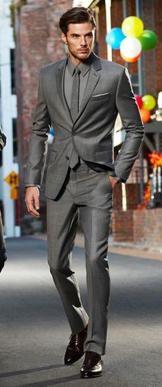 he style A Man In A Suit, Man In A Suit, Herren Style, Gq Style, Mens Fashion Blog, Sharp Dressed Man, Gray Suit, Moda Vintage, Well Dressed Men