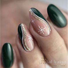 Christmas Nail Colors, Emerald Nails, Green Nail Designs, Christmas Gel Nails, Holiday Nail, Makijaż Smokey Eye, Xmas Nails, Green Nails, Holiday Nails