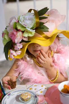 little girls just love dressing up for tea parties Boutique Hotel Paris, Victorian Tea Party, Girls Tea Party, Cool Baby, Pictures Of People, Tee Set, Tea Parties, Pink Hat, Pink And Yellow