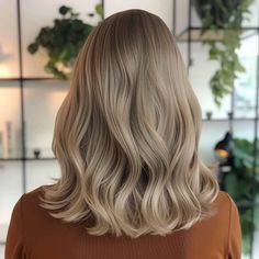 25 Dark Blonde Hair Color Ideas Trending in 2024 Autumn Blonde Hair Color Trends, Dark Blonde Hair Color Ideas, Brown And Blonde Hair, Hair Color Ideas Trending, Medium Fine Hair, Dark Blonde Balayage, Blonde Hair With Dark Roots, Natural Dark Blonde, Dark Blonde Highlights