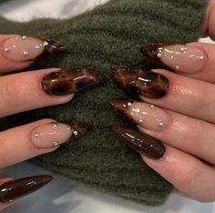 Almond Nails Brown, Nail Inspo Brown, Kpop Inspired Nails, Brown Nails Fall, Slay Nails, Long Almond Nails, Nail Gems, Nails Brown, Nails Fall Nails