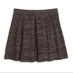 Madewell - Turnaround Skirt Size 4 Color: Black Maroon And White Tweed Tweed Knit Full Mini Skater / Circle Skirt Fit With Pleats Side Zipper Polished Look With Semi-Stretch Fabric For Maximum Comfort 80% Cotton / 12% Nylon / 4% Acrylic / 3% Polyester / 1% Viscose Style # 08256 New Without Tags - Excellent Condition - Never Worn Casual Tweed Mini Skirt For Winter, Casual Tweed Skirt, Casual Tweed Skirt For Fall, Casual Tweed Mini Skirt With Lining, Casual Tweed Mini Skirt For Workwear, Casual Tweed Skirt For Winter, Brown Pleated Mini Skirt, Madewell Skirt, Tweed Mini Skirt