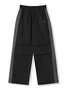 These casual and comfortable banding pants feature color-blocking side panels design and subtly detailed with logo print, logo-engraved stopper and tip. It's made from lightweight nylon and has breathable mesh lining in half-length. - Elasticated waistband with inside drawstring  - Two front slash pockets- Two back out pockets with diagonal flaps- Double knee tucks- Color-blocking side panel- Lettering logo 3M print- Adjustable drawcord at hem- Half mesh lining- Wide fit - Unisex wear Nylon Sports Bottoms With Side Stripes, Black Nylon Sweatpants With Side Pockets, Sports Nylon Bottoms With Contrast Color, Sports Bottoms In Nylon With Contrast Color, Sporty Black Pants With Contrast Color, Black Functional Sweatpants With Elastic Side Panels, Sporty Contrast Color Pants For Streetwear, Black Nylon Bottoms For Streetwear, Sporty Streetwear Pants With Contrast Color